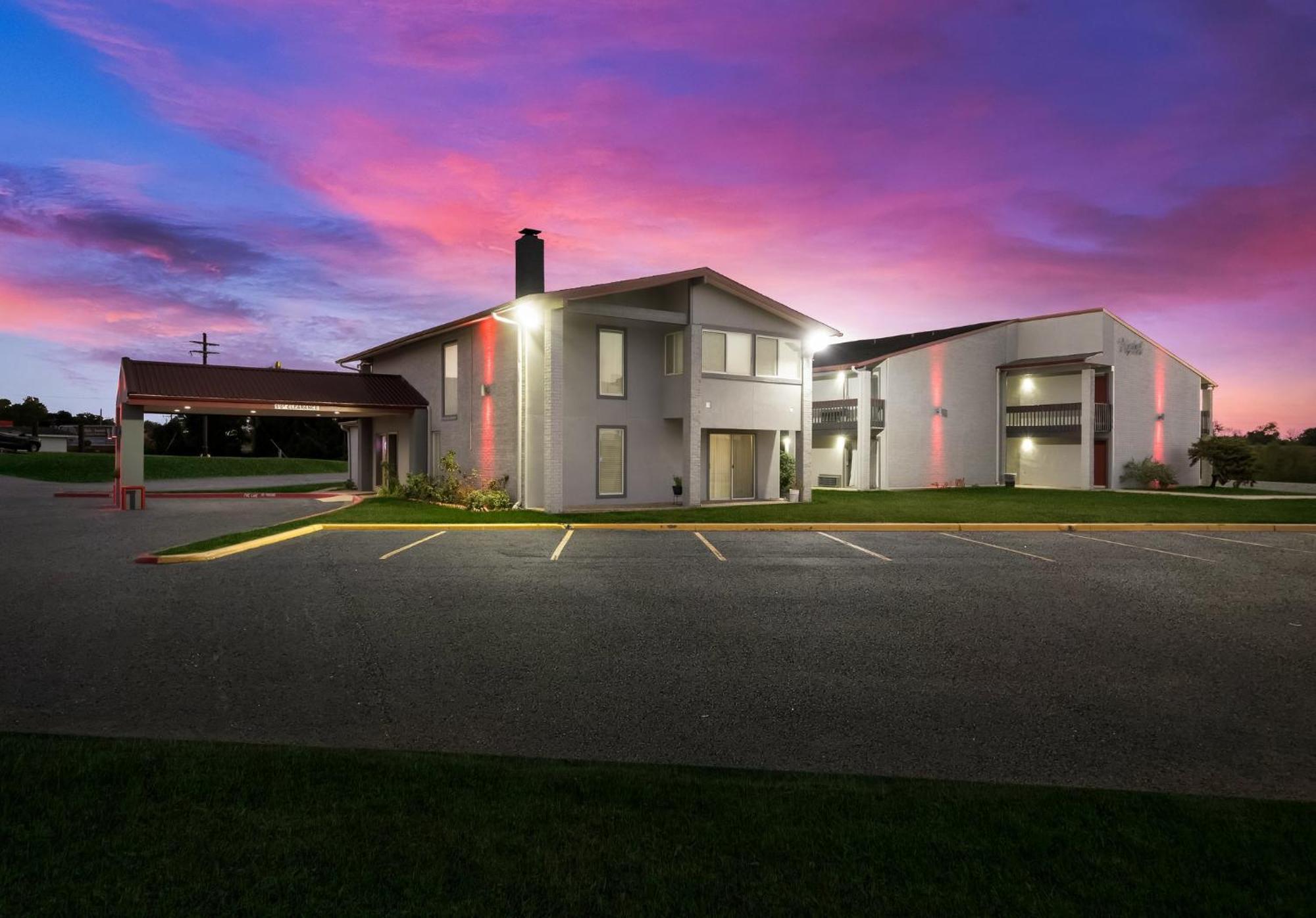 Red Roof Inn Madisonville Exterior photo