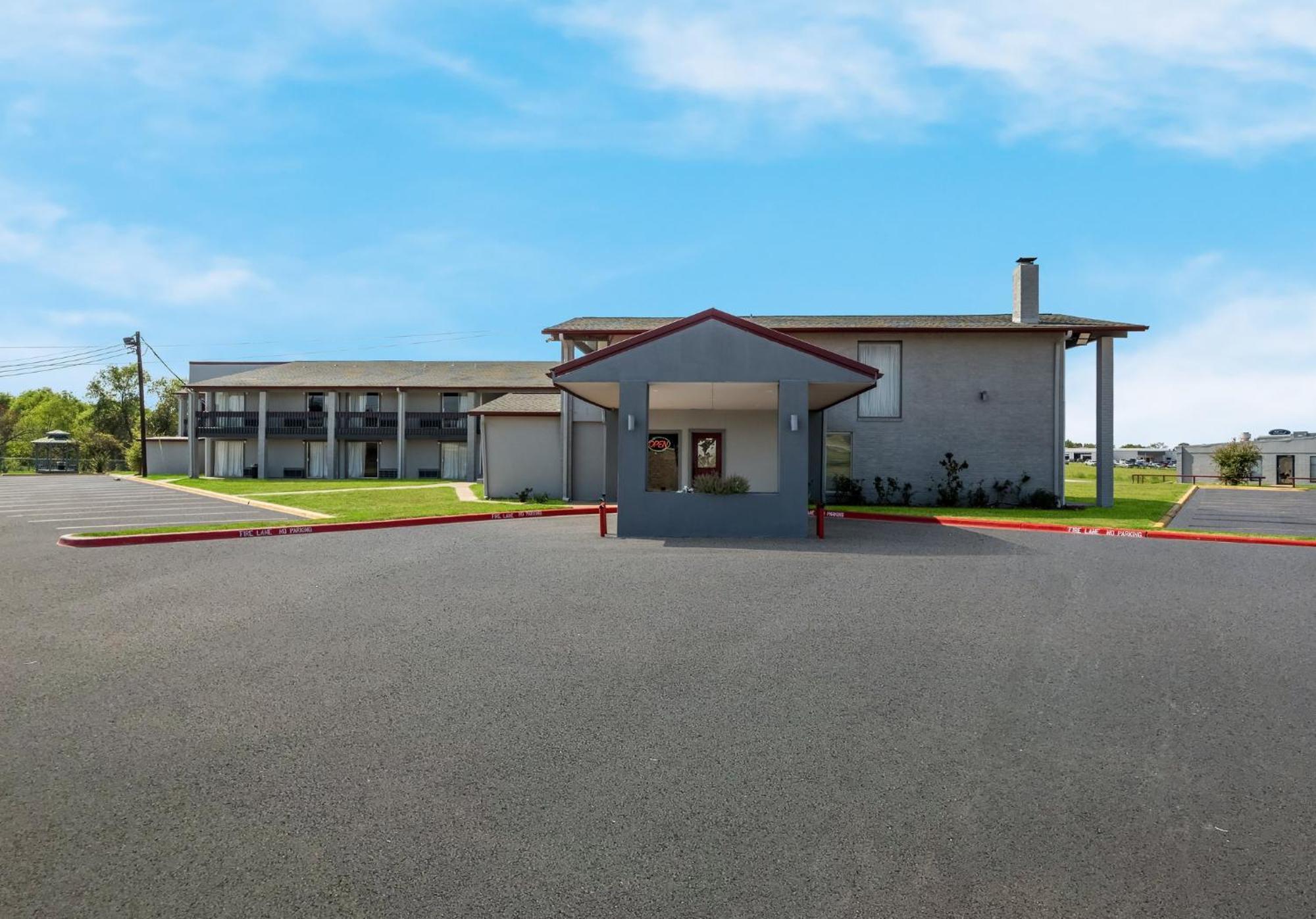 Red Roof Inn Madisonville Exterior photo